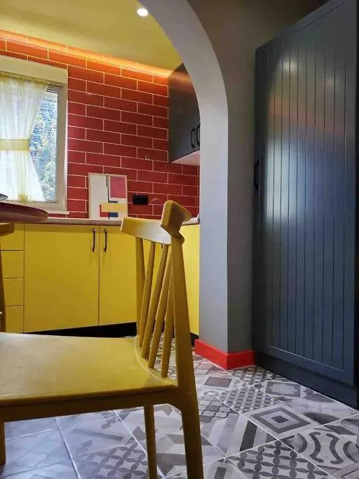 Emoji House Apartment Tirana 0*,  Albania